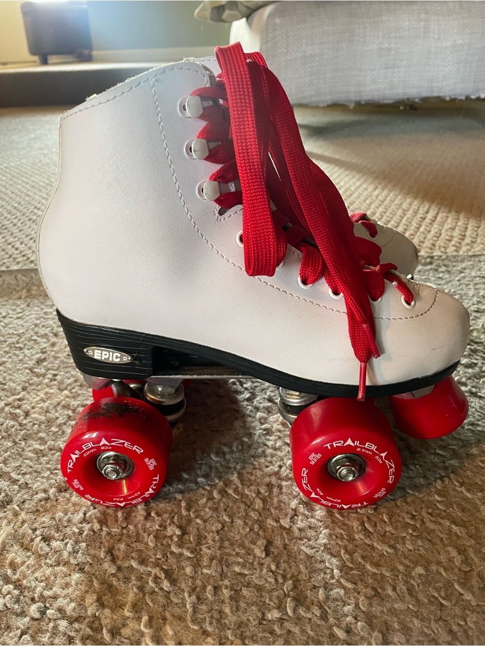 Epic Classic quad roller skates white boots red wheels indoor roller sz 5